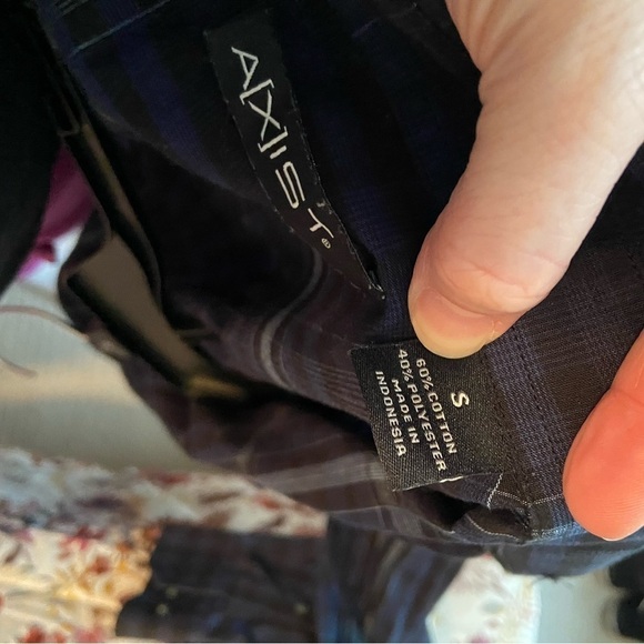 Men’s size small button up- dark blue - Picture 4 of 5